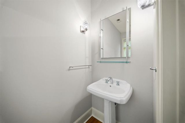 1115 Glenridge Place NE, Sandy Springs, GA 30342
