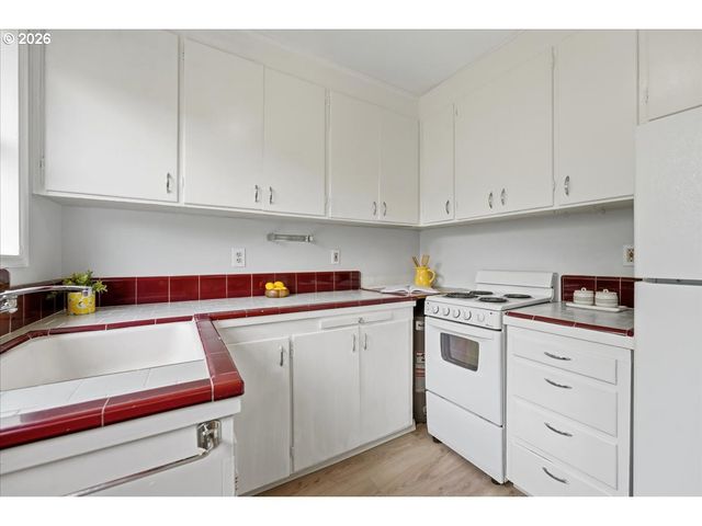 7714 Se HAROLD St, Portland, OR 97206