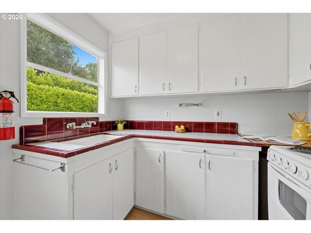 7714 Se HAROLD St, Portland, OR 97206