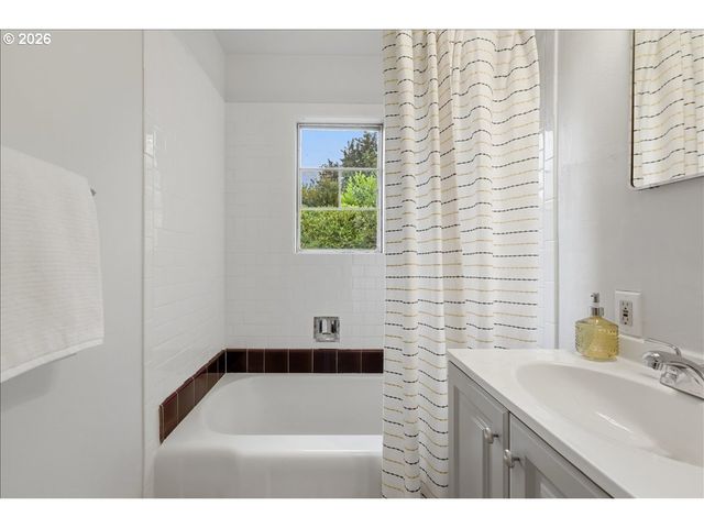 7714 Se HAROLD St, Portland, OR 97206