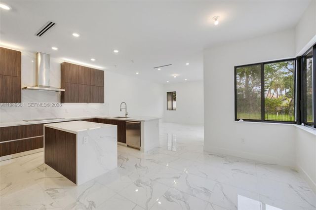 19749 NE 16th Place 19749, Miami, FL 33179