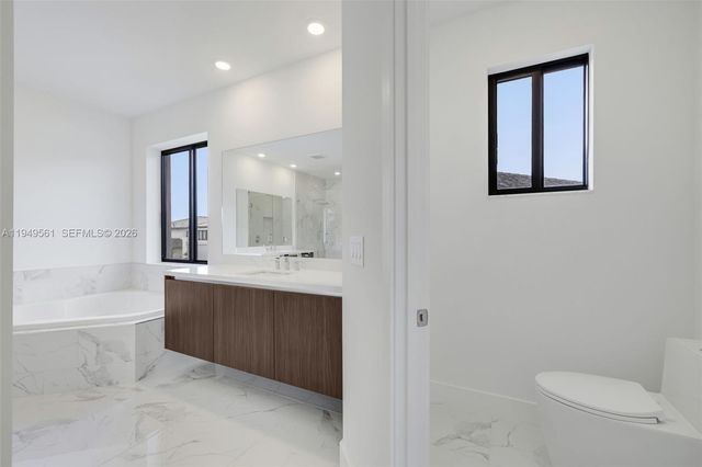 19749 NE 16th Place 19749, Miami, FL 33179