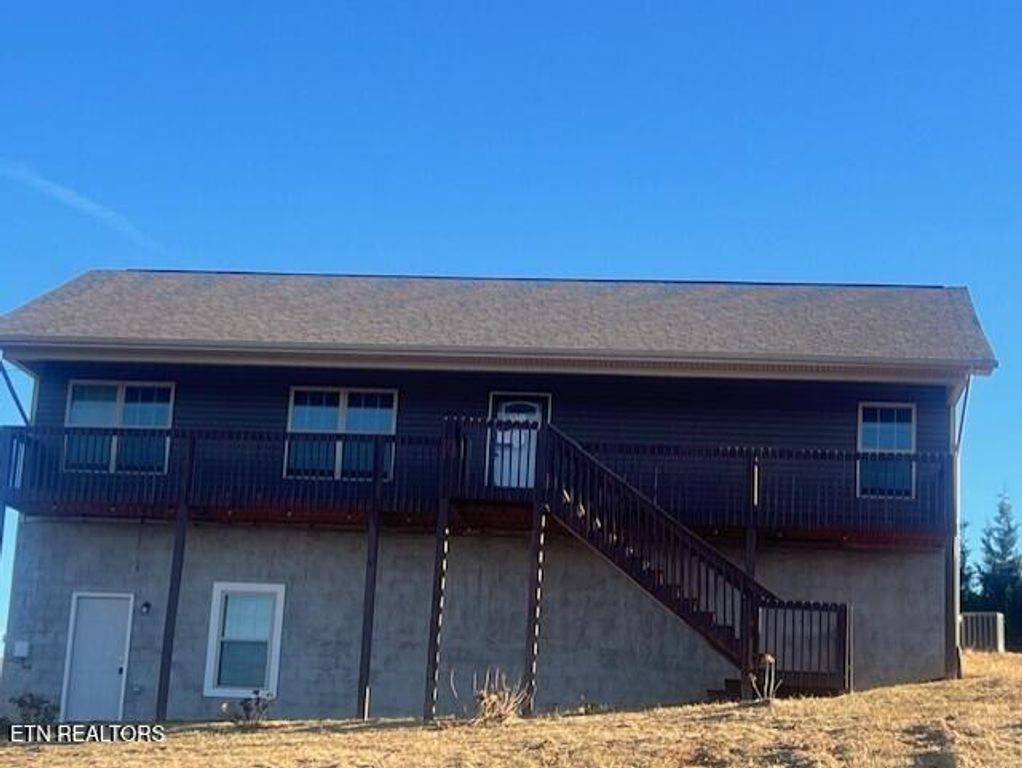 525 LOW VALLEY DR, Dandridge, TN 37725