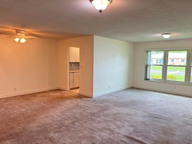 250 N High Point Boulevard B, Boynton Beach, FL 33435