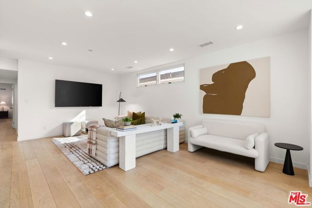 3464 Greenwood Avenue, Los Angeles, CA 90066