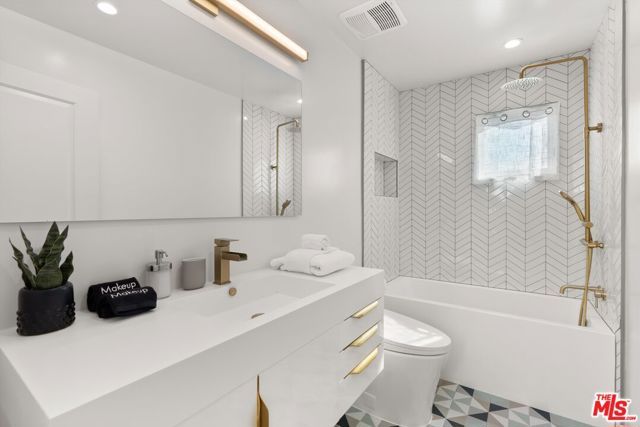 3464 Greenwood Avenue, Los Angeles, CA 90066