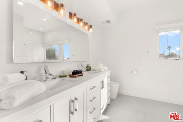 3464 Greenwood Avenue, Los Angeles, CA 90066