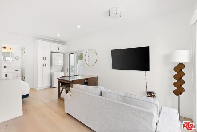 3464 Greenwood Avenue, Los Angeles, CA 90066