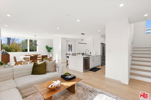 3464 Greenwood Avenue, Los Angeles, CA 90066