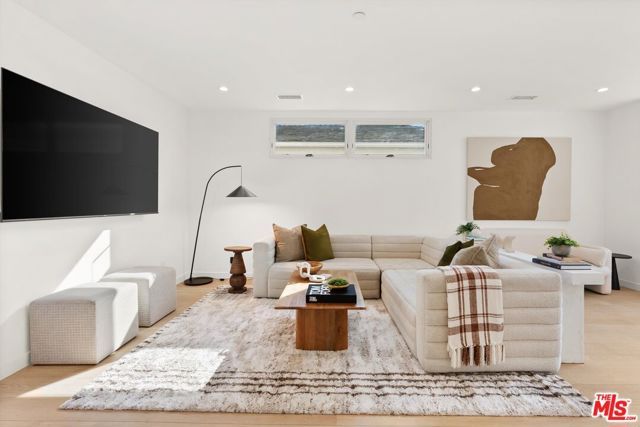 3464 Greenwood Avenue, Los Angeles, CA 90066