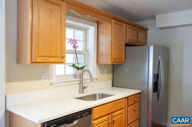 121 SUNDROPS CT, Charlottesville, VA 22902