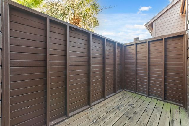 717 Davis Road, League City, TX 77573