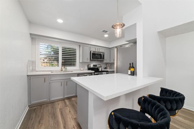 717 Davis Road, League City, TX 77573