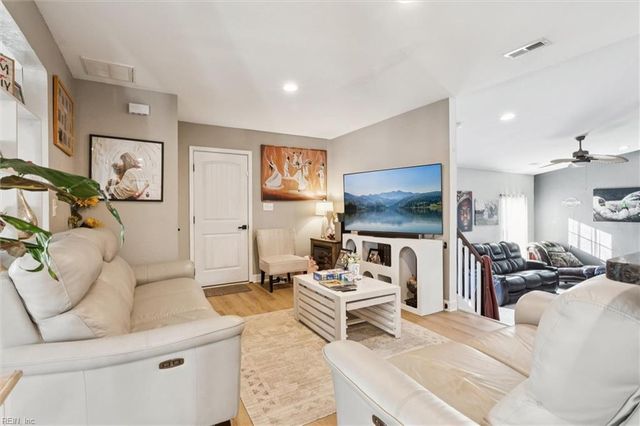 5 Rexford DR, Newport News, VA 23608