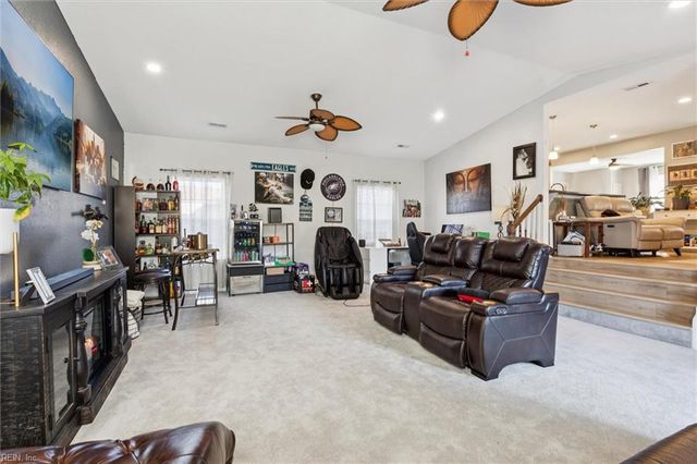 5 Rexford DR, Newport News, VA 23608