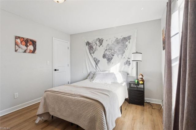 5 Rexford DR, Newport News, VA 23608