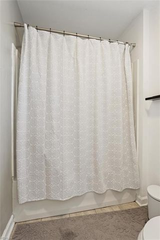 5 Rexford DR, Newport News, VA 23608