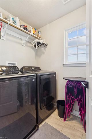 5 Rexford DR, Newport News, VA 23608