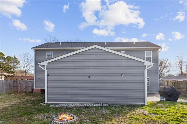 5 Rexford DR, Newport News, VA 23608