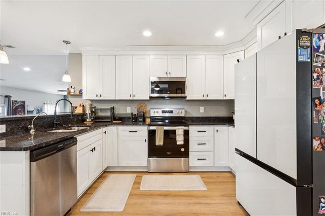 5 Rexford DR, Newport News, VA 23608