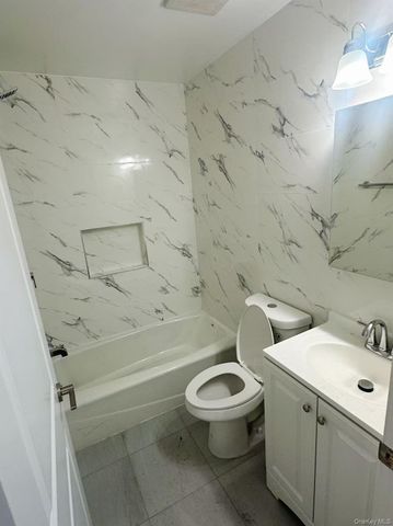 30-87 Steinway Street 2FL, Astoria, NY 11103