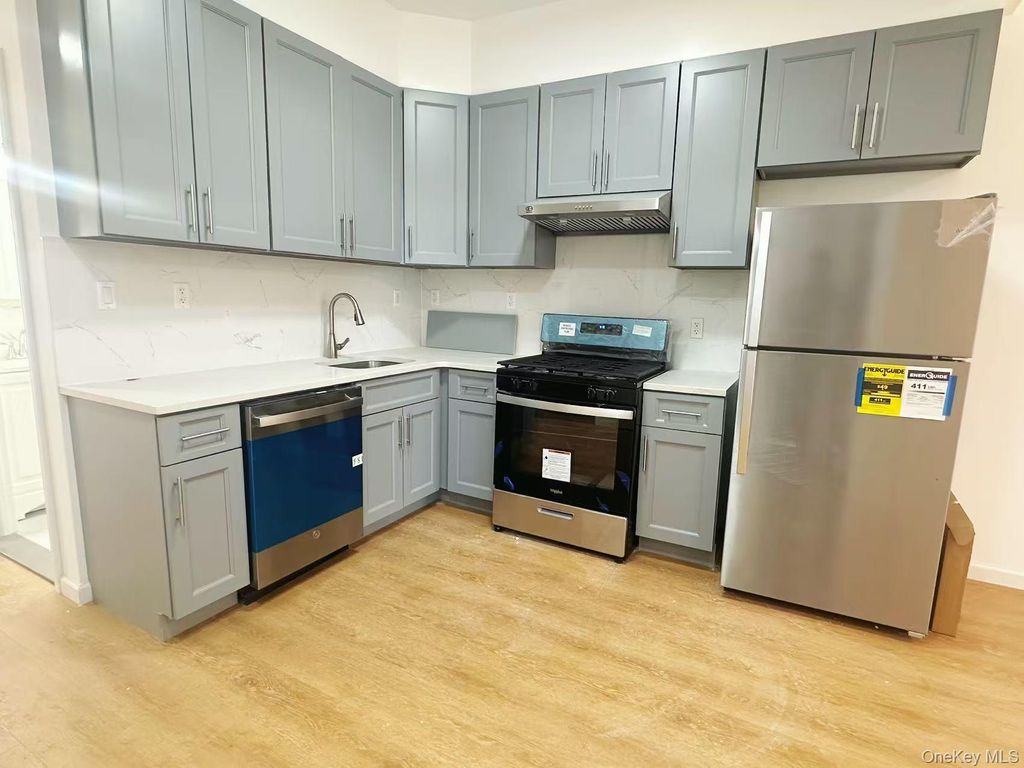 30-87 Steinway Street 2FL, Astoria, NY 11103