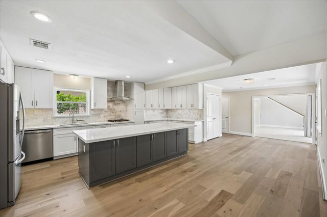 9407 Cranleigh Court, Houston, TX 77096