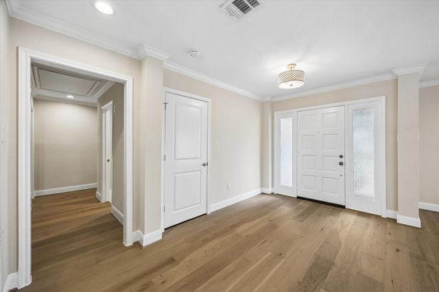9407 Cranleigh Court, Houston, TX 77096