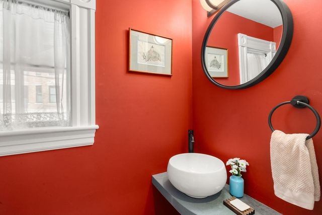 83 Fuller St 2, Brookline, MA 02446