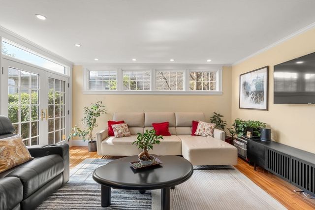 83 Fuller St 2, Brookline, MA 02446