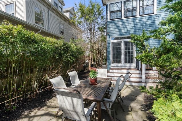 83 Fuller St 2, Brookline, MA 02446