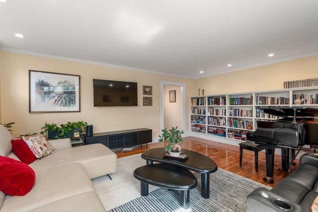 83 Fuller St 2, Brookline, MA 02446