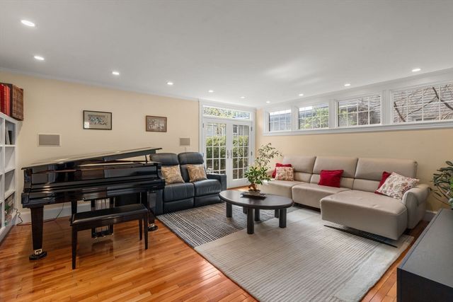 83 Fuller St 2, Brookline, MA 02446