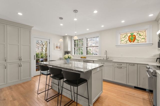 83 Fuller St 2, Brookline, MA 02446