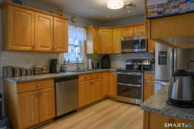 8B Kayview Avenue, Bethel, CT 06801