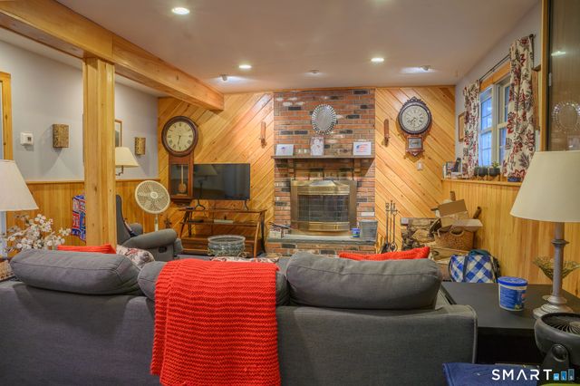 8B Kayview Avenue, Bethel, CT 06801