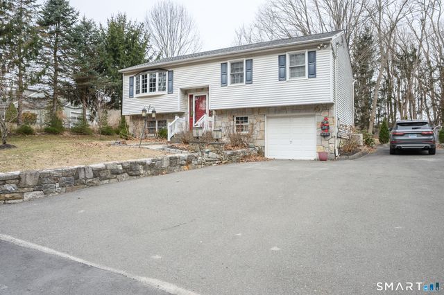 8B Kayview Avenue, Bethel, CT 06801