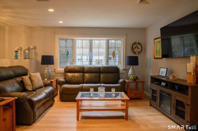 8B Kayview Avenue, Bethel, CT 06801