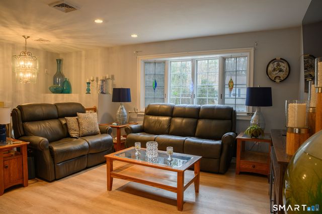 8B Kayview Avenue, Bethel, CT 06801