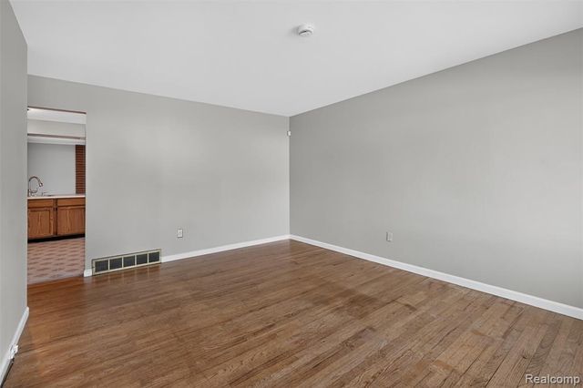 27754 Townley Avenue, Madison Heights, MI 48071
