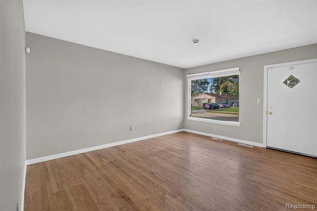 27754 Townley Avenue, Madison Heights, MI 48071