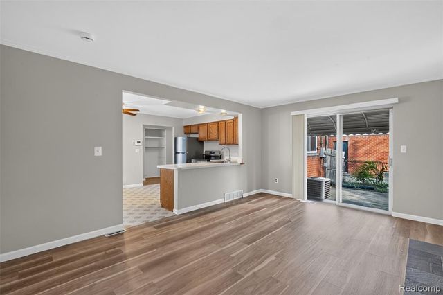 27754 Townley Avenue, Madison Heights, MI 48071
