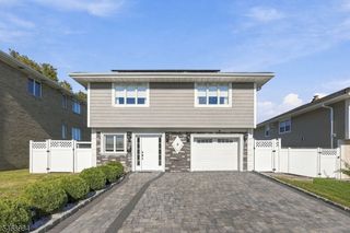 6 Azalea Dr E, Wallington Boro, NJ 07057