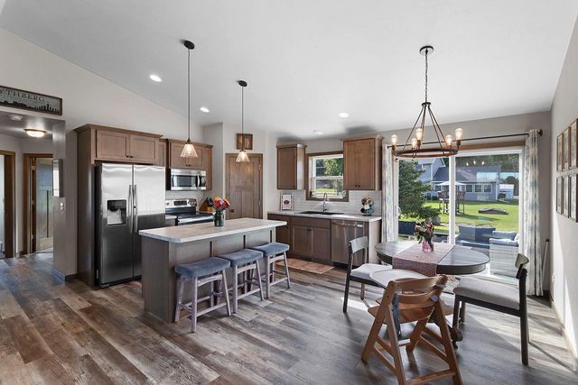 1290 BRENDA LANE, Neenah, WI 54956