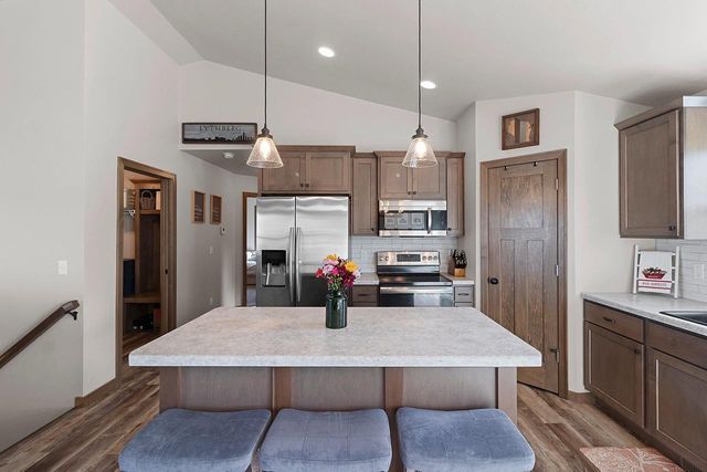 1290 BRENDA LANE, Neenah, WI 54956