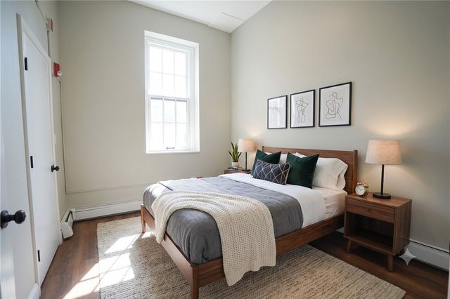 366 main Street 105, Warren, RI 02885