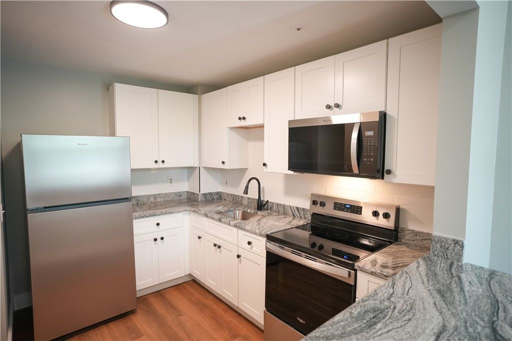 366 main Street 105, Warren, RI 02885