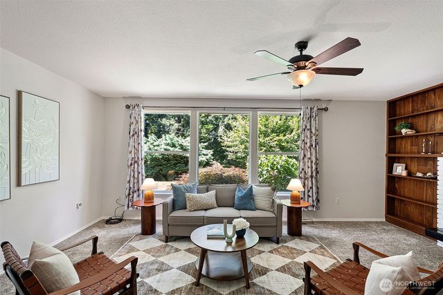 19064 10th Avenue NE, Poulsbo, WA 98370