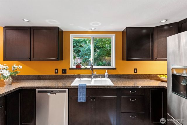 19064 10th Avenue NE, Poulsbo, WA 98370