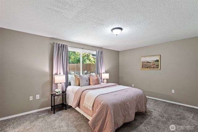 19064 10th Avenue NE, Poulsbo, WA 98370